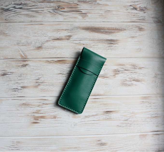 Green leather flat pen sleeve