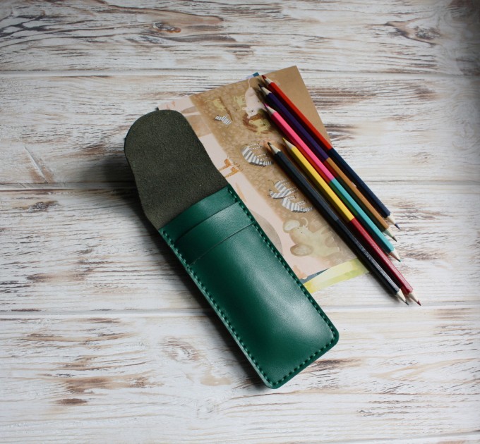 Green leather flat pen sleeve