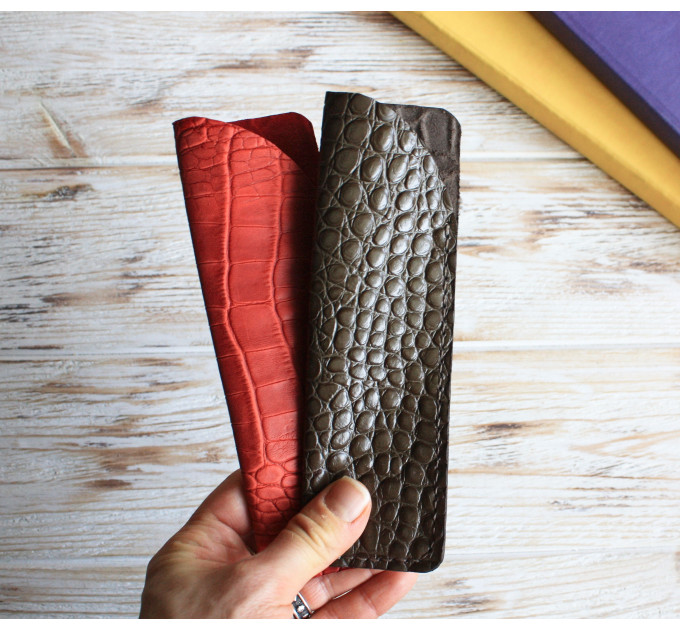 Leather flat pencil holder
