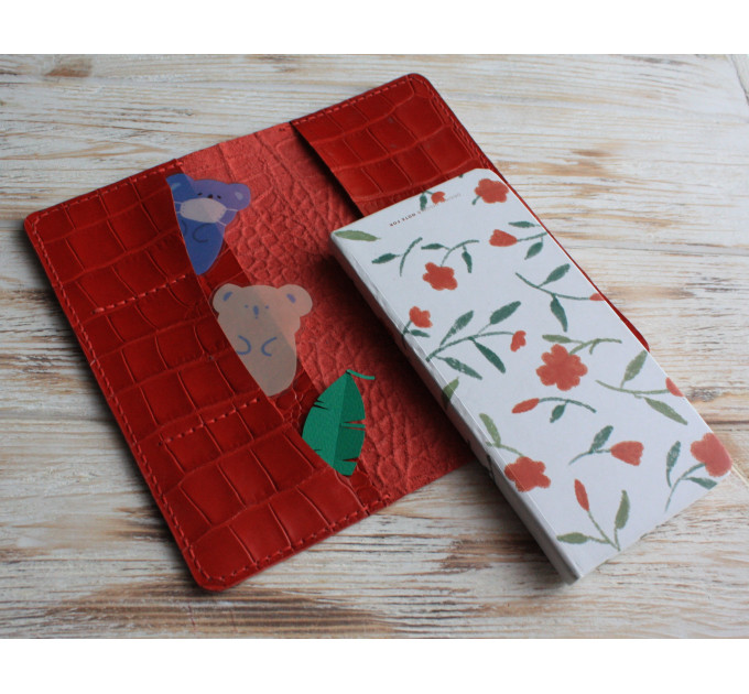 Red croco leather Wonderland222 cover