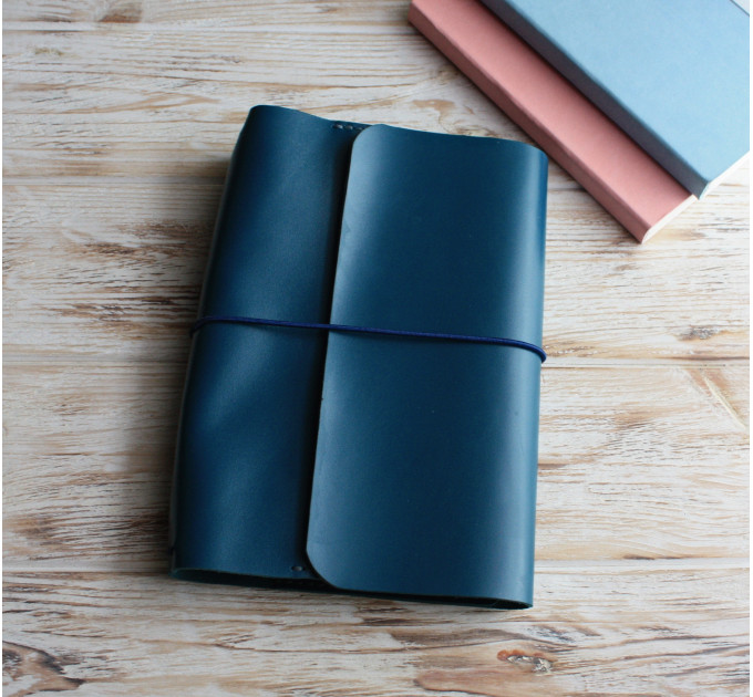 Leather trifold travelers notebook cover
