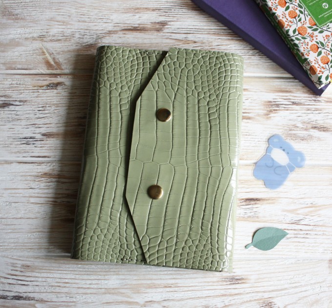 Light olive croco trifold leather Hobonichi cover A5