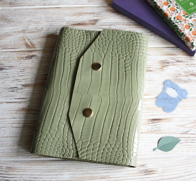 Light olive croco trifold leather Hobonichi cover A5