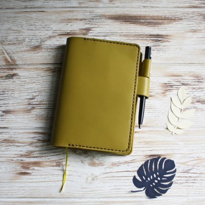 Mustard yellow leather Stalogy cover